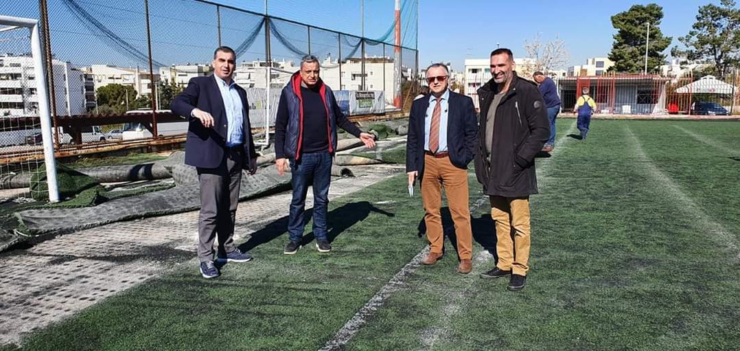 Αλλαγή του χλοοτάπητα στο γήπεδο του Ελληνικού.